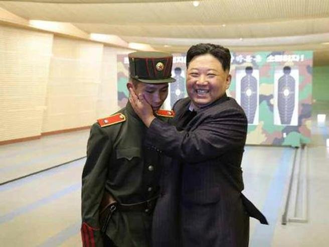 L’ordine emesso da Kim: sparare 350 cannonate (in attesa di lanciare la bomba nucleare) L’ordine emesso da Kim: sparare 350 cannonate (in attesa di lanciare la bomba nucleare)