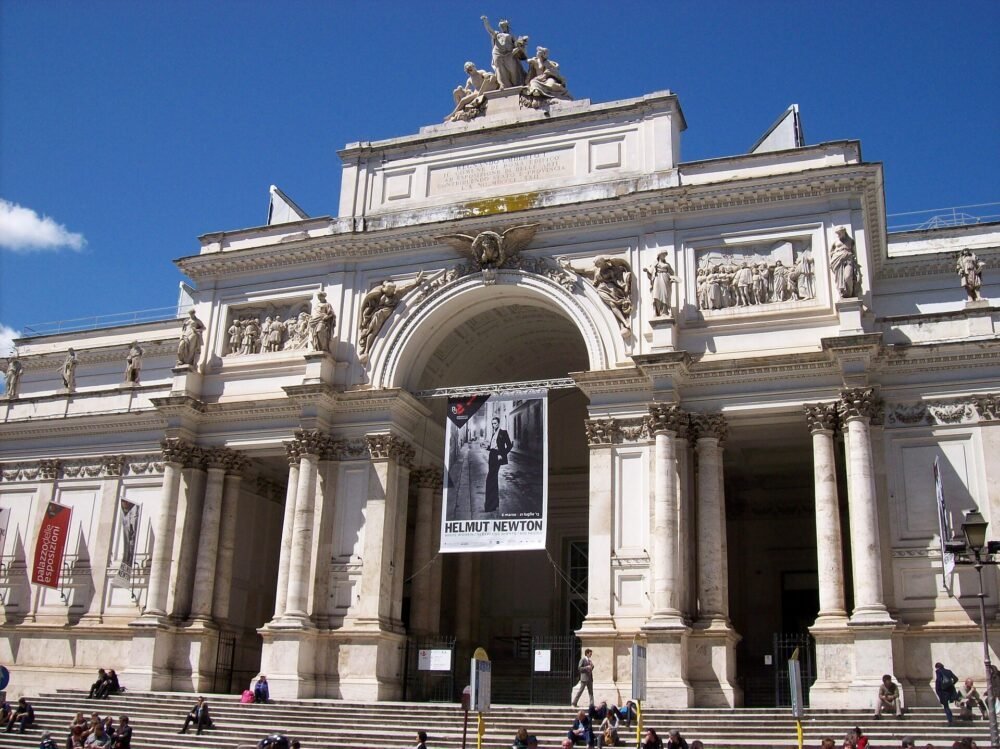 2013-04-11 Roma Palazzo delle Esposizioni – rinnovo patente a Roma