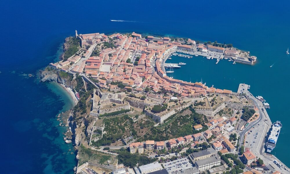 Aerial image of Portoferraio (view from the northwest) – rinnovo patente a Portoferraio