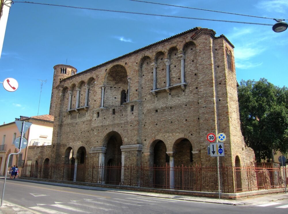 2012-08-12 020 Palazzo di Teodorico – rinnovo patente a Ravenna