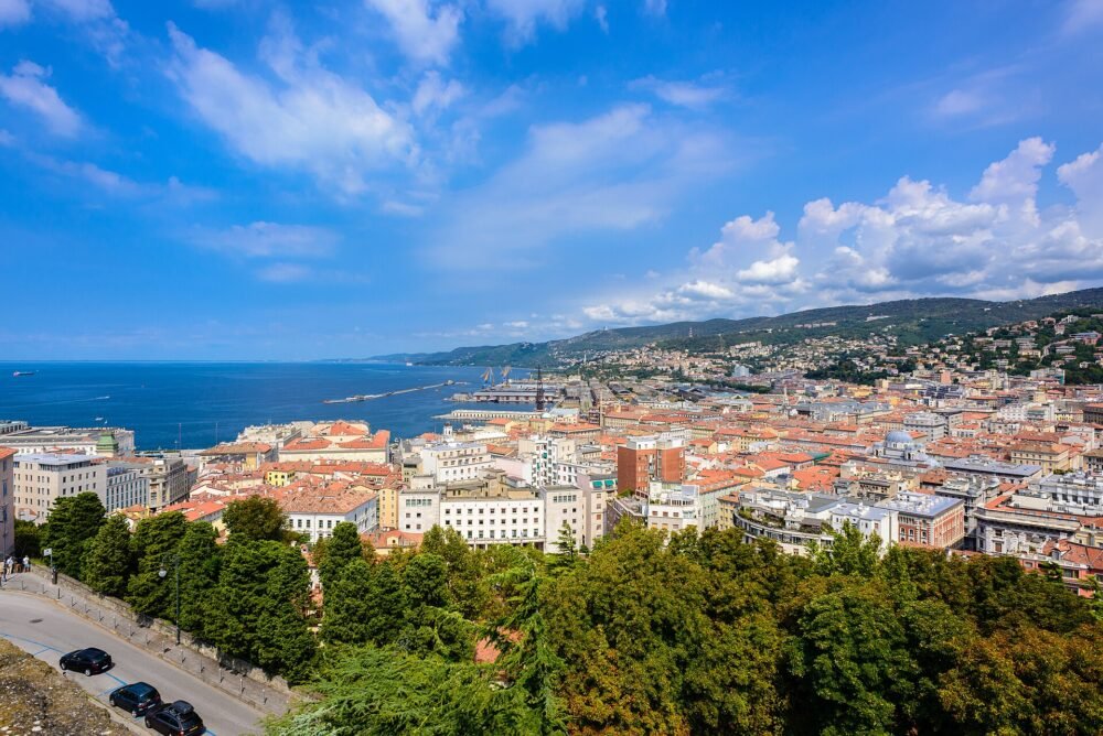 Trieste (28766391880) – rinnovo patente a Trieste