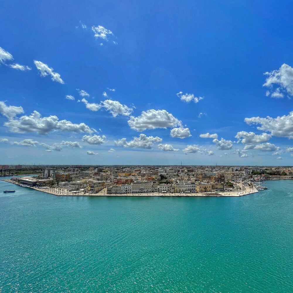 Brindisi - monumento al Marinaio d'Italia - 202109012300 3 – rinnovo patente a Brindisi