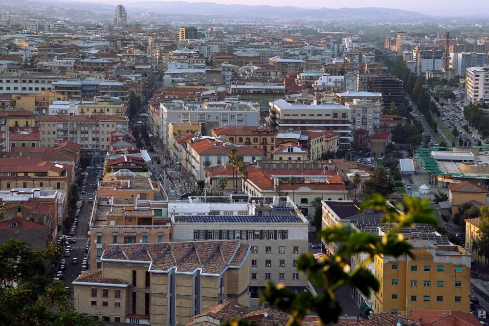 Cosenza-panorama-da-portapiana-al-tramonto – rinnovo patente a Cosenza